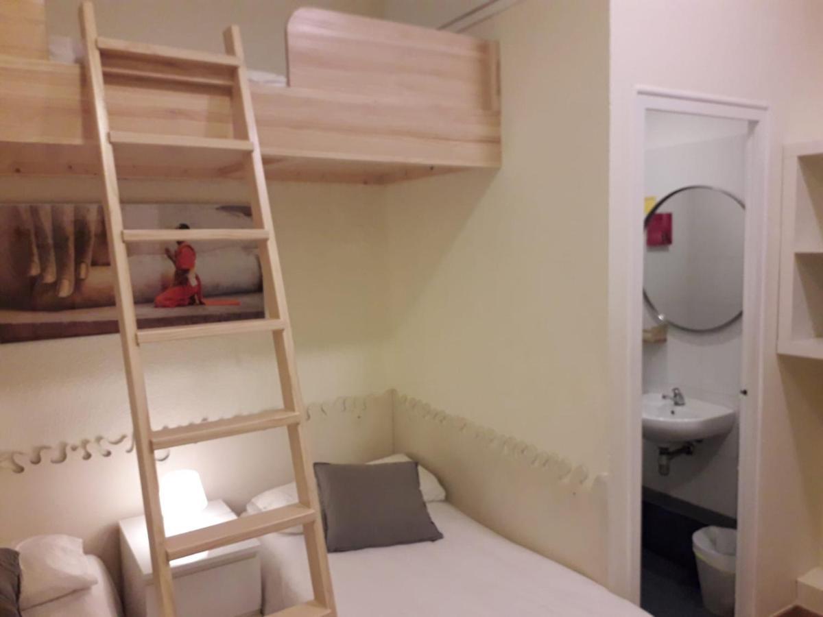 Itaca Hostel Барселона Экстерьер фото