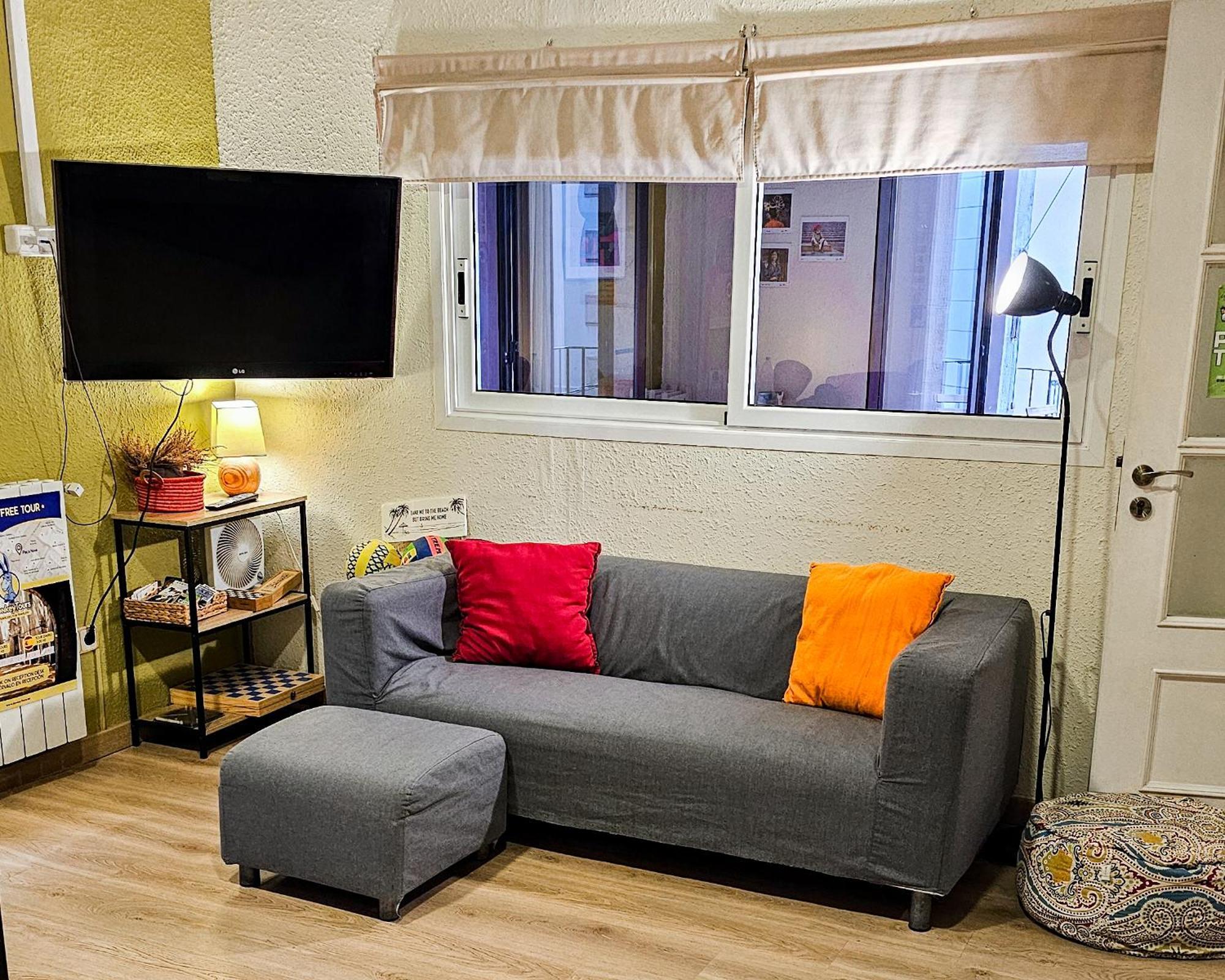 Itaca Hostel Барселона Экстерьер фото