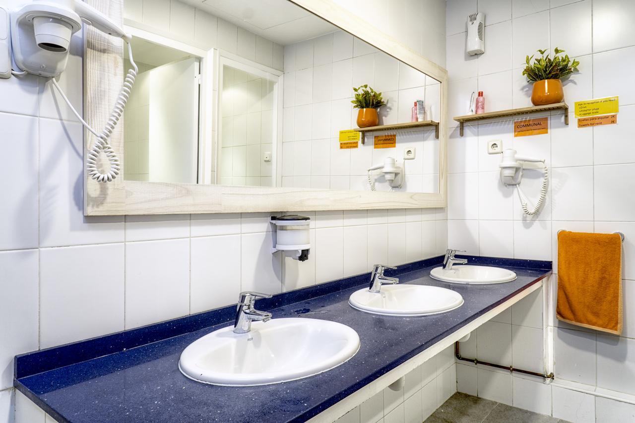 Itaca Hostel Барселона Экстерьер фото