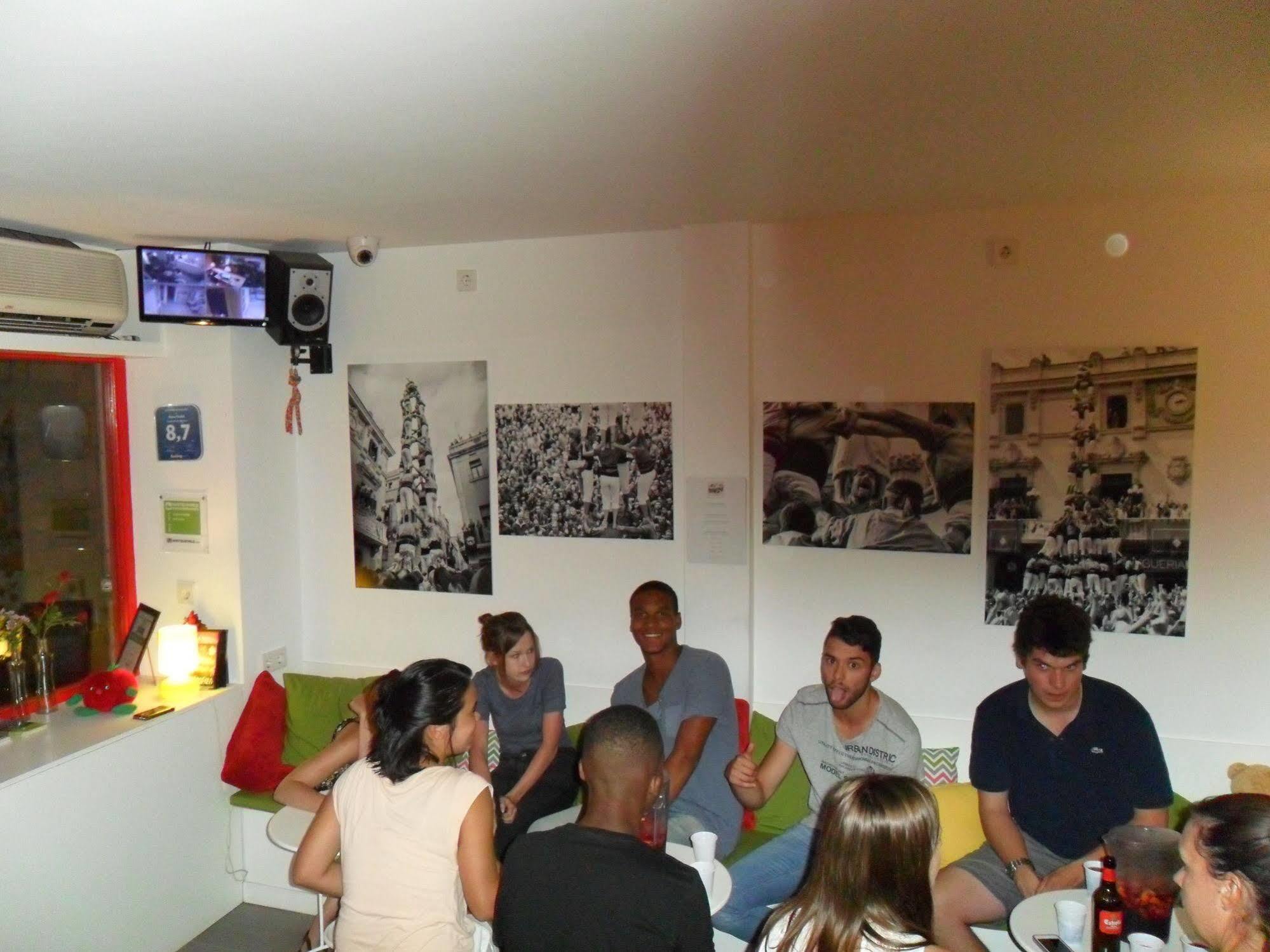Itaca Hostel Барселона Экстерьер фото