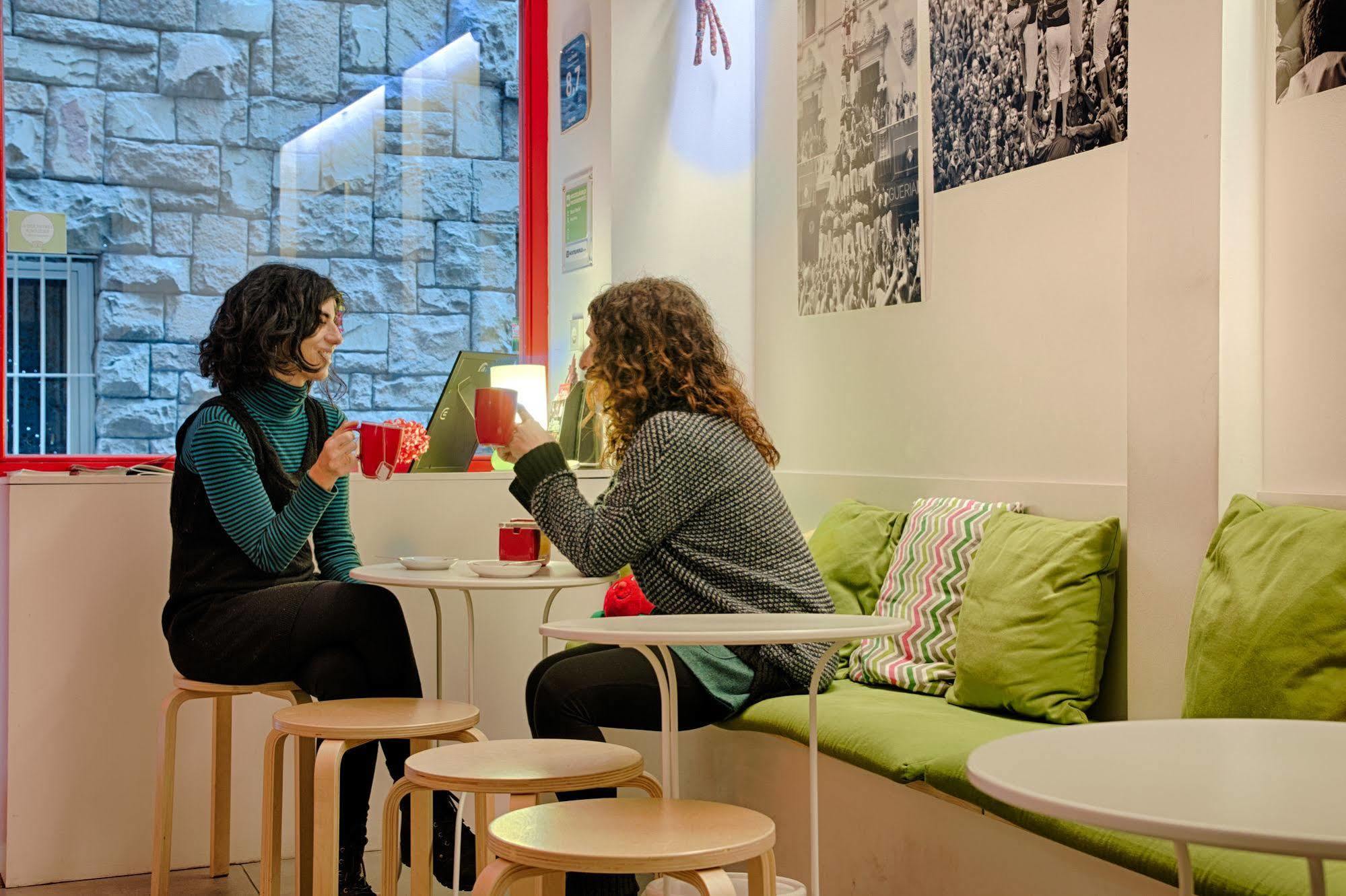 Itaca Hostel Барселона Экстерьер фото