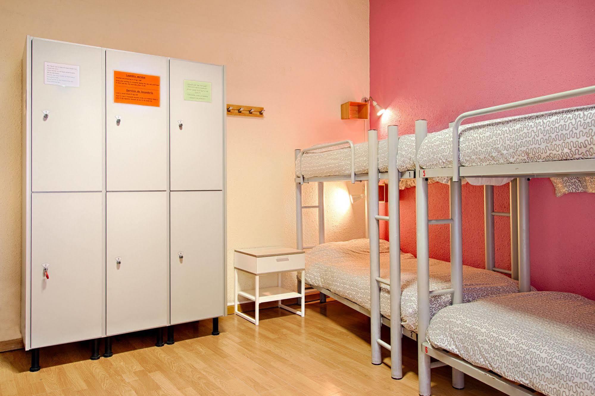 Itaca Hostel Барселона Экстерьер фото