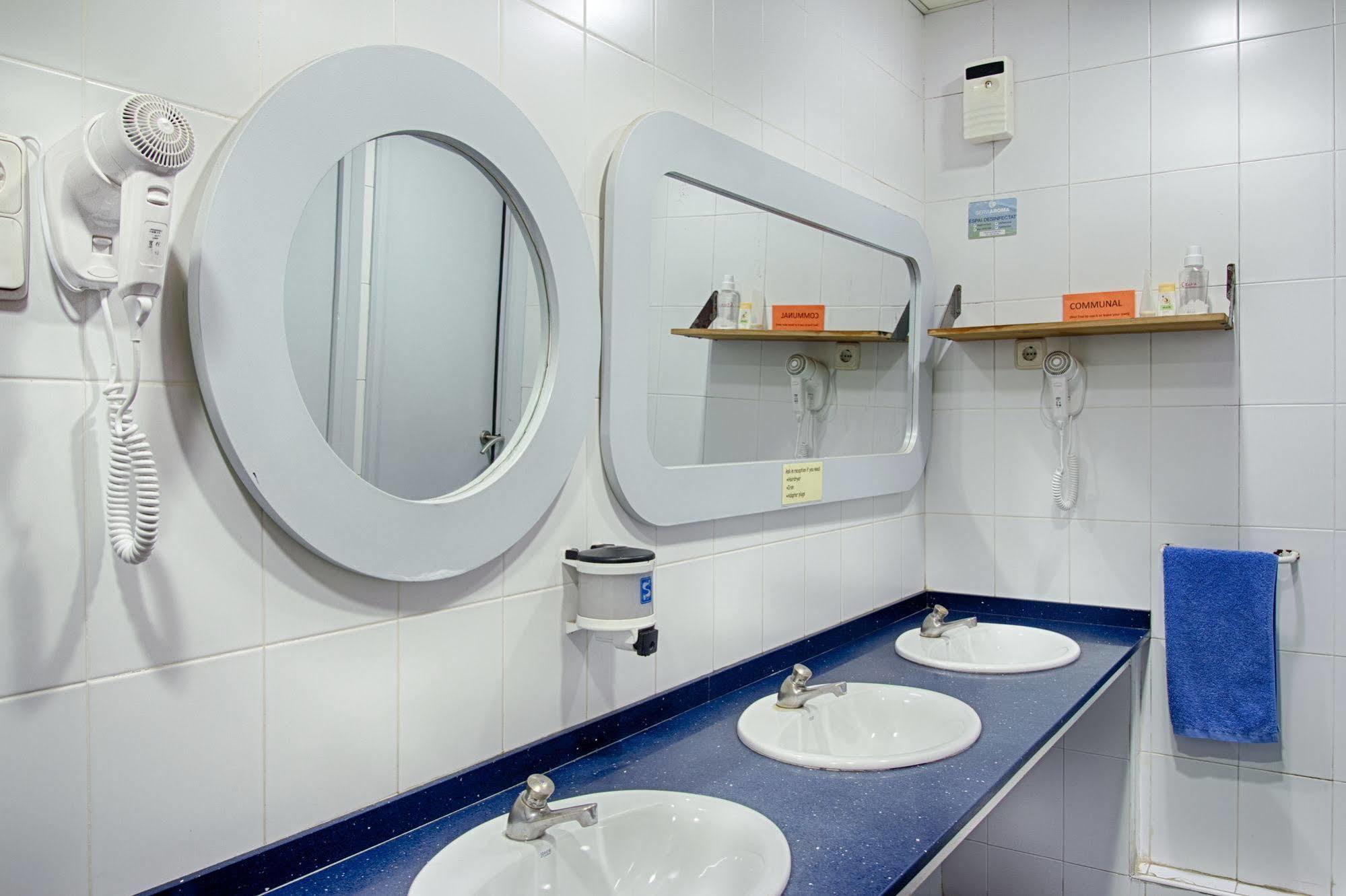 Itaca Hostel Барселона Экстерьер фото