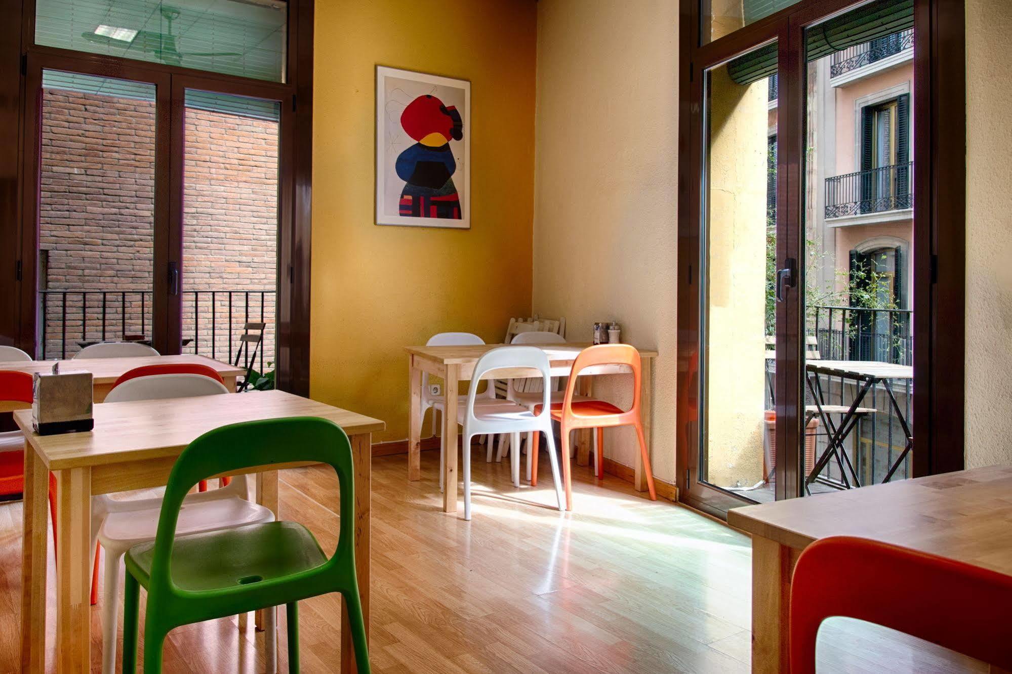 Itaca Hostel Барселона Экстерьер фото