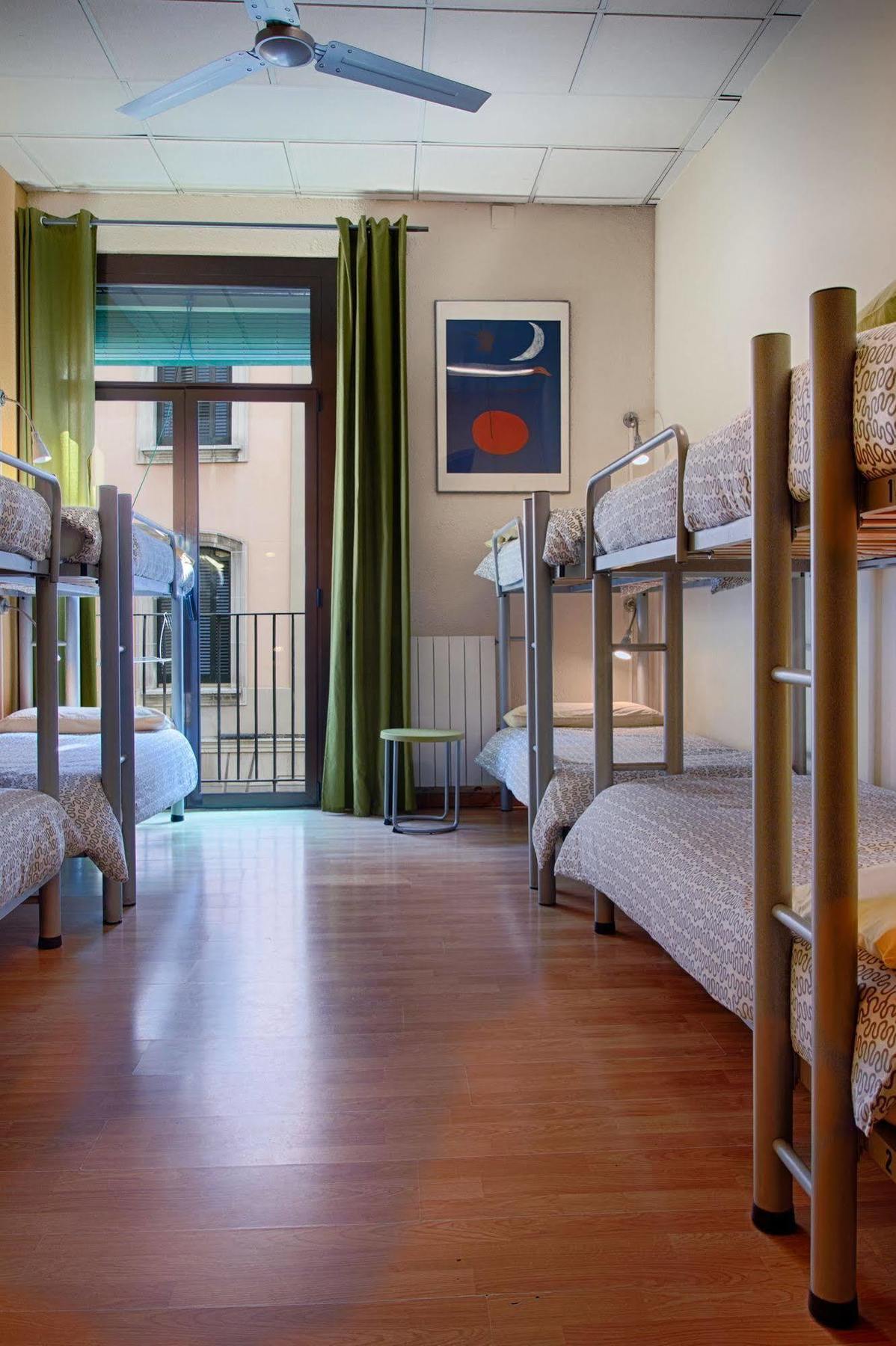 Itaca Hostel Барселона Экстерьер фото