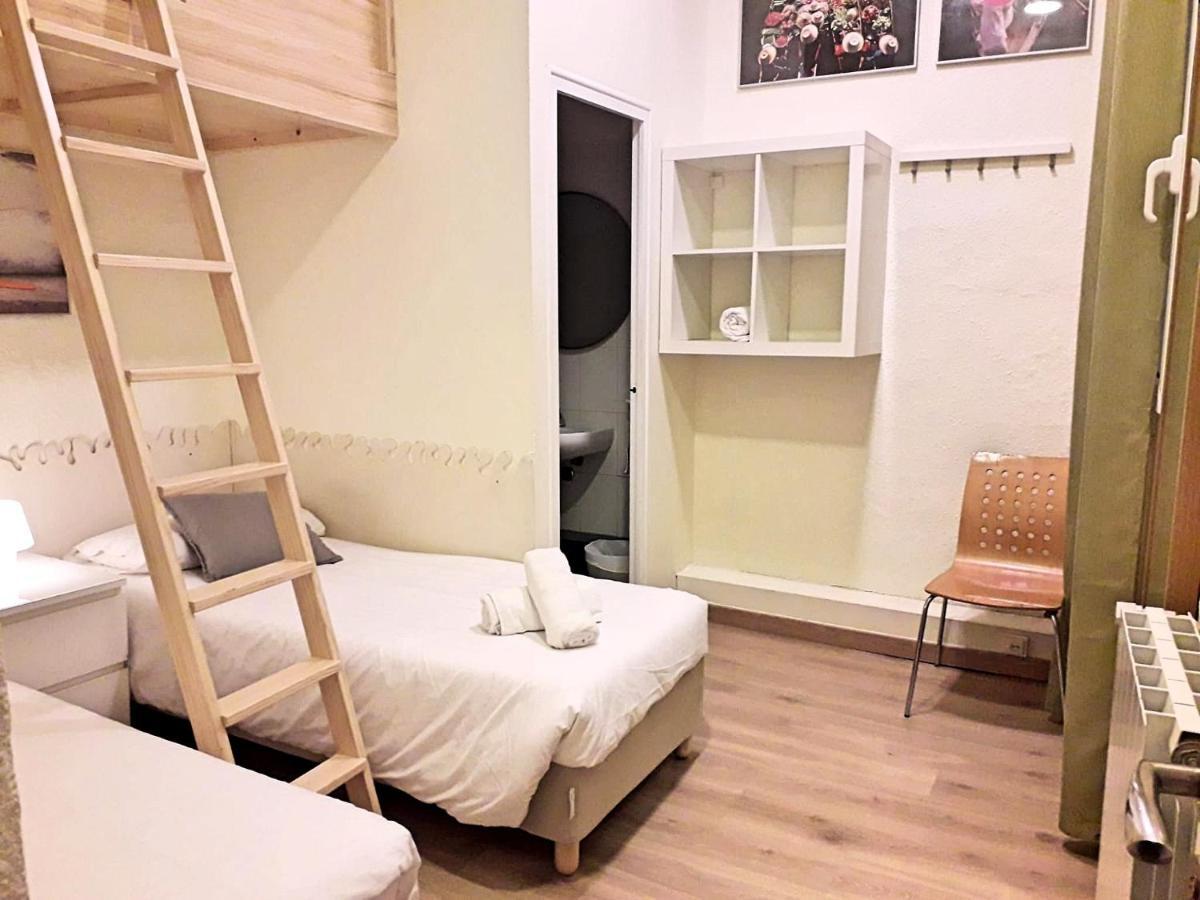 Itaca Hostel Барселона Экстерьер фото
