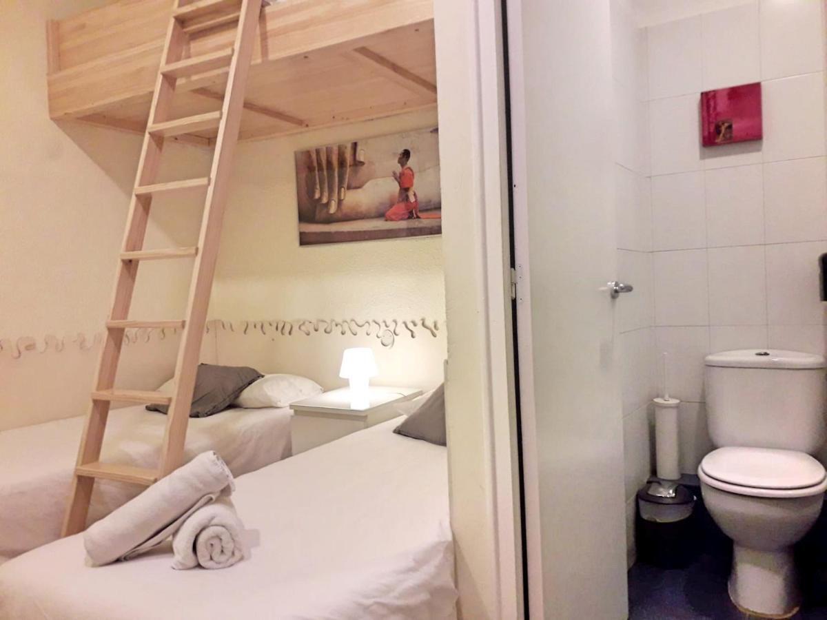 Itaca Hostel Барселона Экстерьер фото