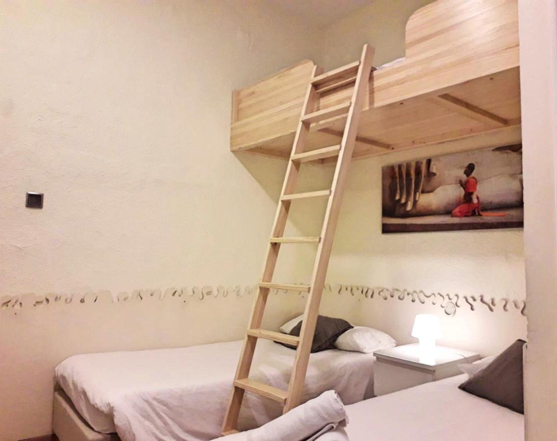 Itaca Hostel Барселона Экстерьер фото